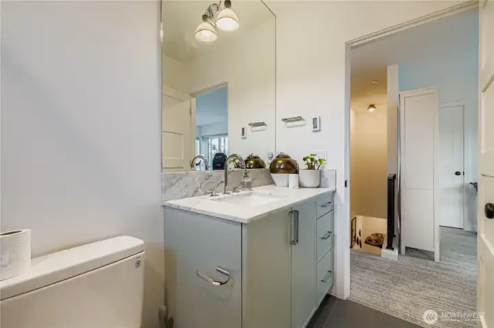 Level 4 shower & bathroom