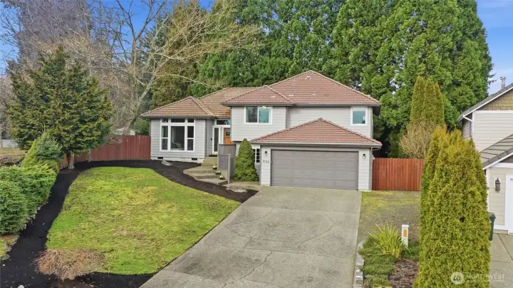 Lovely cul-de-sac location, NOT within a homeowner's association. Close proximity to shopping, I-5 access and JBLM.