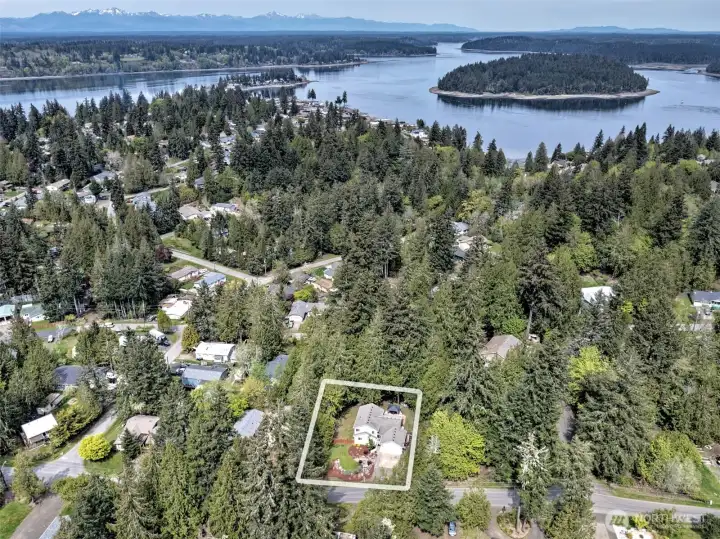 Just a short walk to the community beach, park, boat launch, and boat moorage.