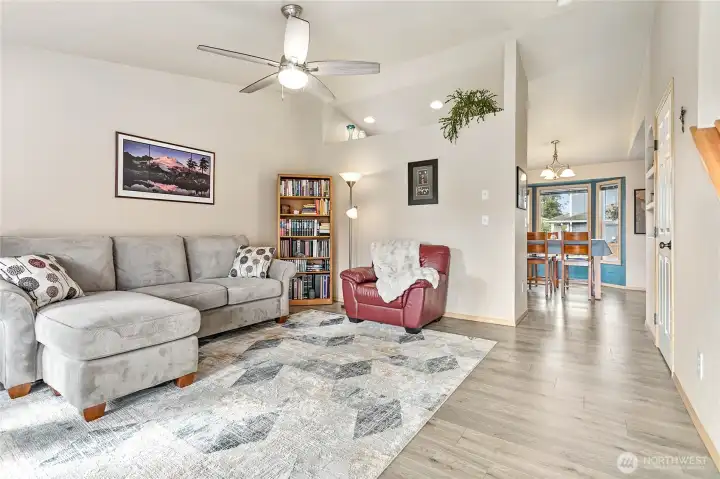 Light & bright living room