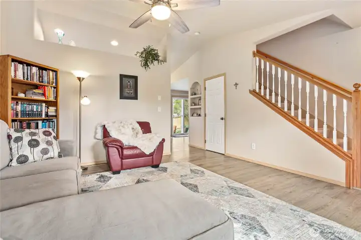 Light & bright living room