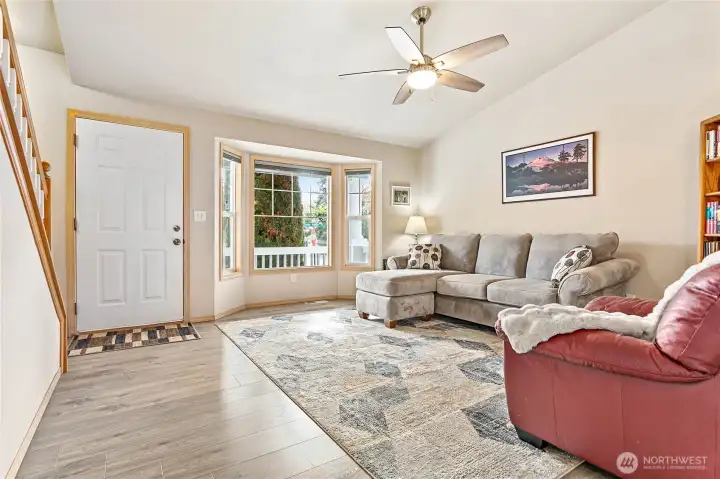 Light & bright living room