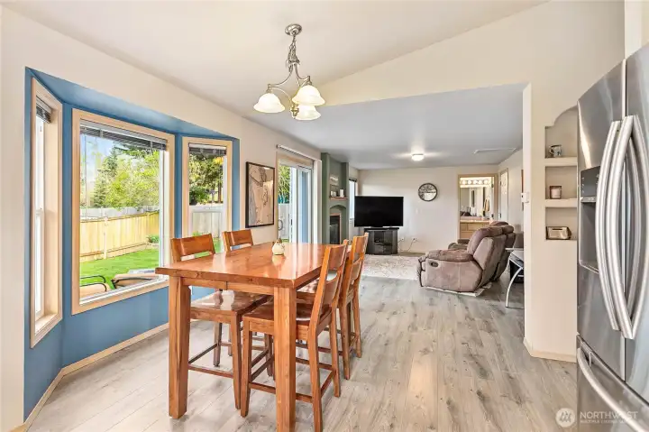 Open & airy kitchen with eating area
