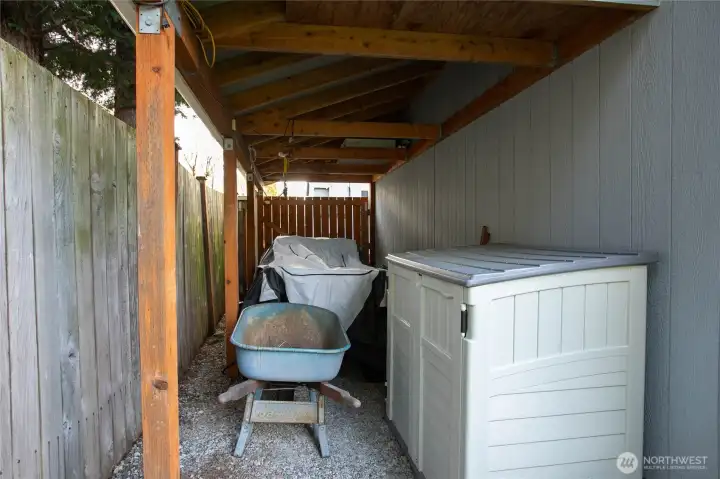 Lean-to shed for extra storage