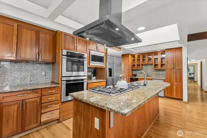 Plenty of room for gatherings and cooking!