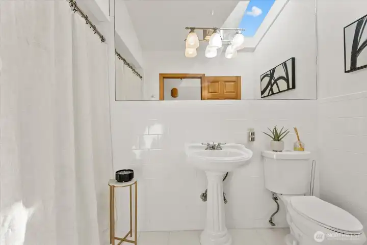 Main hallway full bathroom