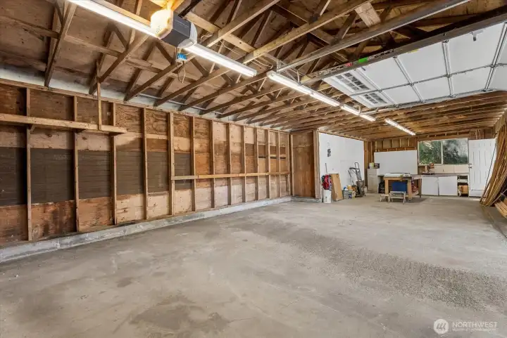 49' x 20' 896sq ft detached shop with power