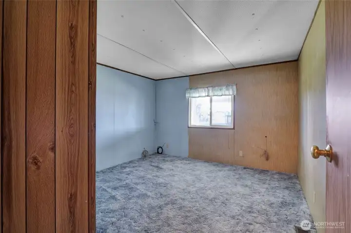 Second bedroom.