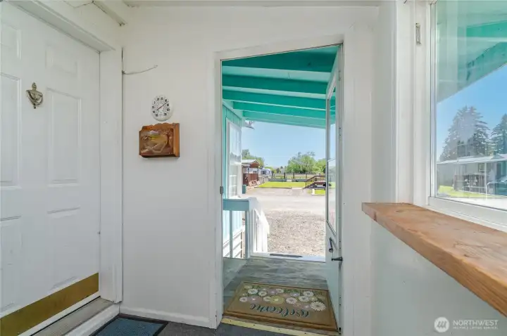 Sunroom entering home