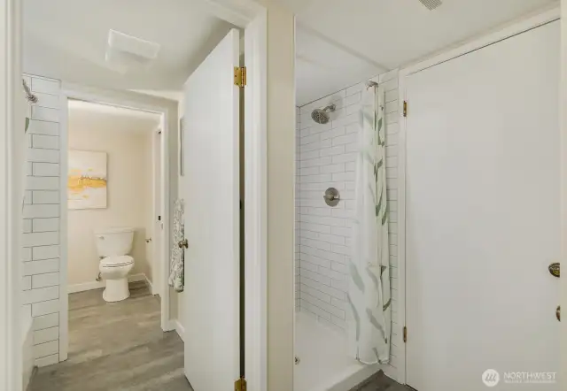 2nd Bathroom