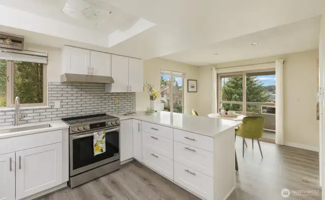 Kitchen & breakfast nook