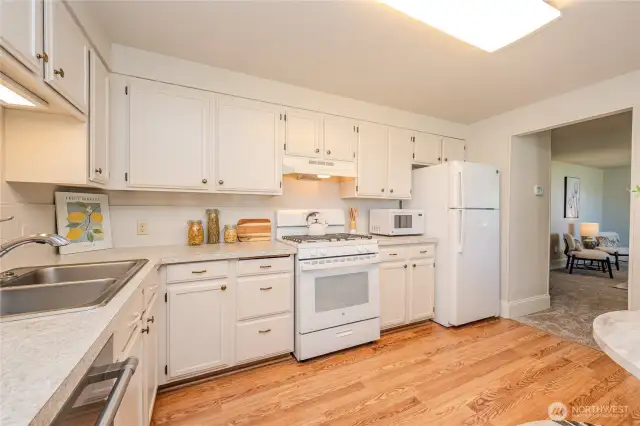 Such an adorable Kitchen!