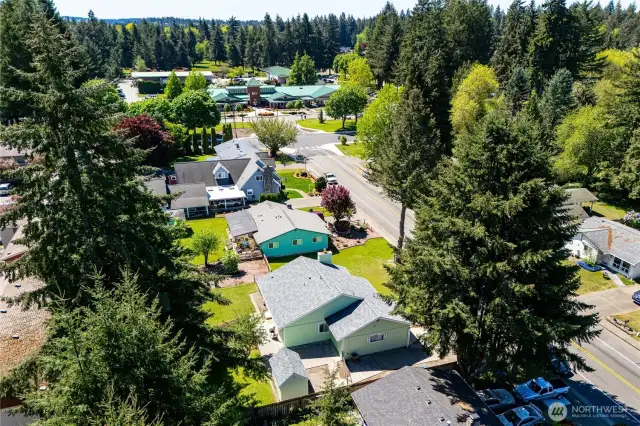 This home is conveniently close to Tumwater City Hall, Timberland Library and Tumwater High School and just minutes from shopping, restaurants and I-5!