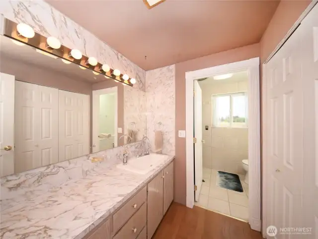Upper level full bath