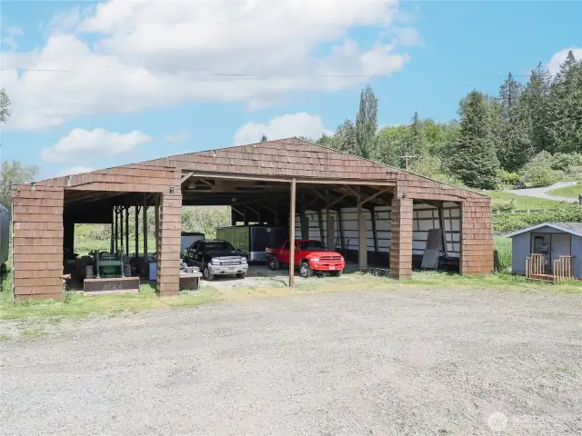 4 bay 80x80' barn & 12x12' office to the right