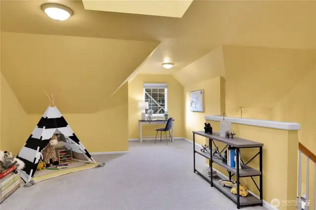 Staircase at entry foyer to the upper level. Oak handrail with Traditional white balustrade. Upper level with skylighted flex room with pony wall overlooking entry foyer below. Alcove at the north end with divided light window, two-inch blinds. Computer room or huge storage room adjoining the flex room.