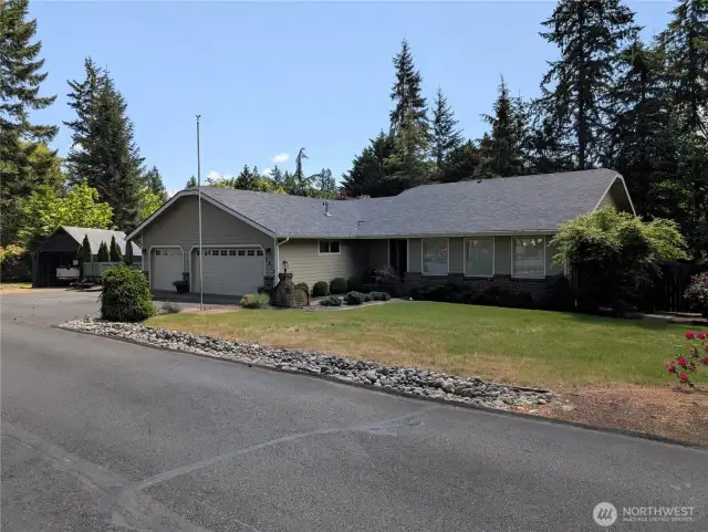 Welcome to 2835 Cooper Point Rd. 2249sf 3bed, 2.75 ba on 1 acre, private & fully fenced