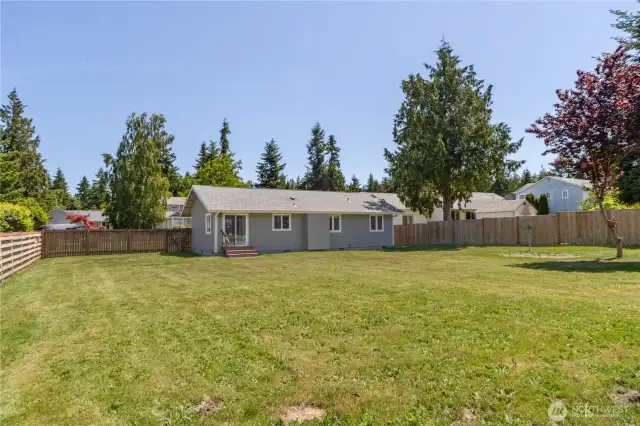 Expansive Fully Fenced Backyard – Plenty of Space for Pets, Play, Gardening & Outdoor Entertaining!