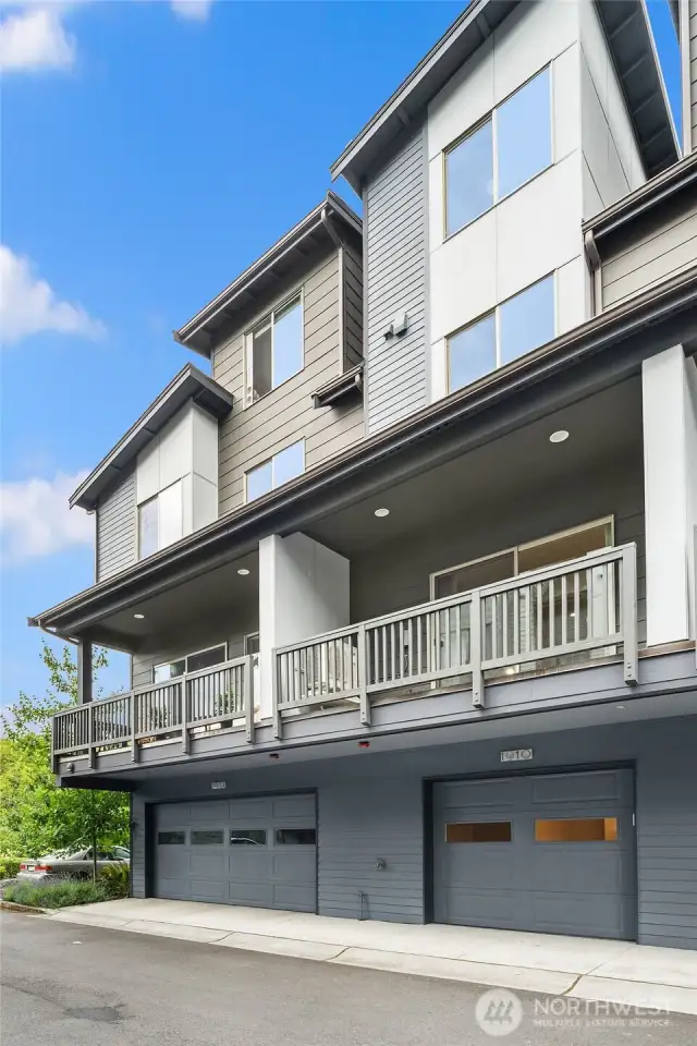 Oversized 1-car garage