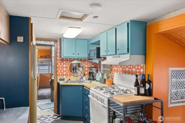 This might be the brightest and happiest of kitchens in the Glen.