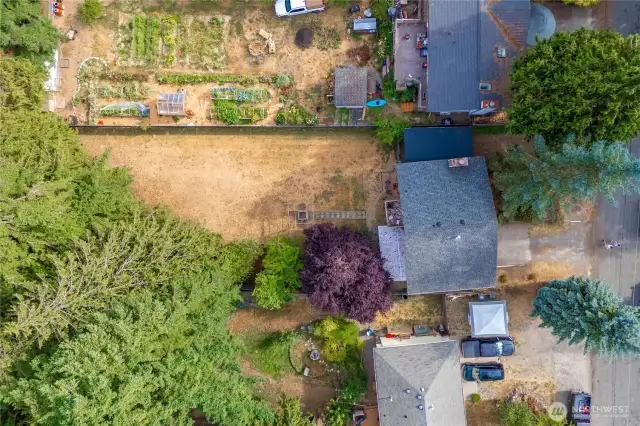 Huge yard for entertaining or gardening? Options are endless