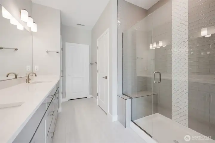 Dual sinks, Tiled shower