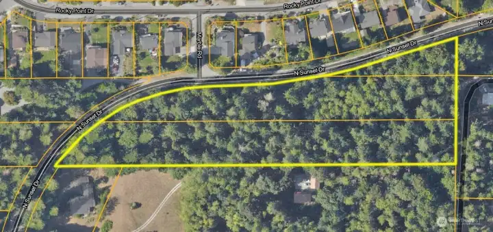 Aerial photo of approx. three lots
