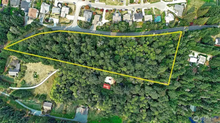 Aerial photo of approx. three lots and access