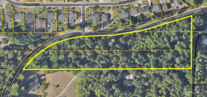 Aerial photo of approx. three lots