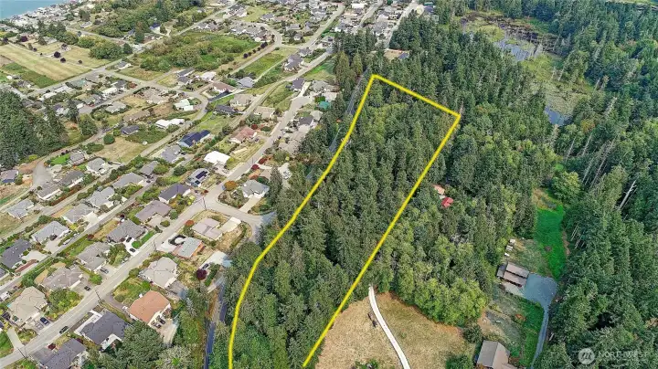 Aerial photo of approx. three lots