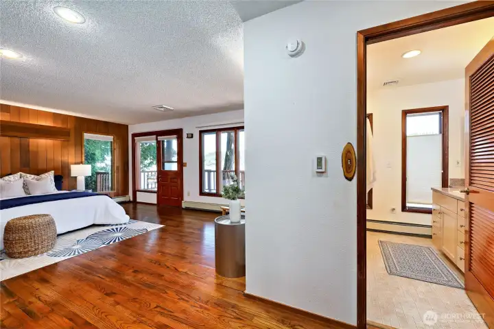 Main floor primary ensuite