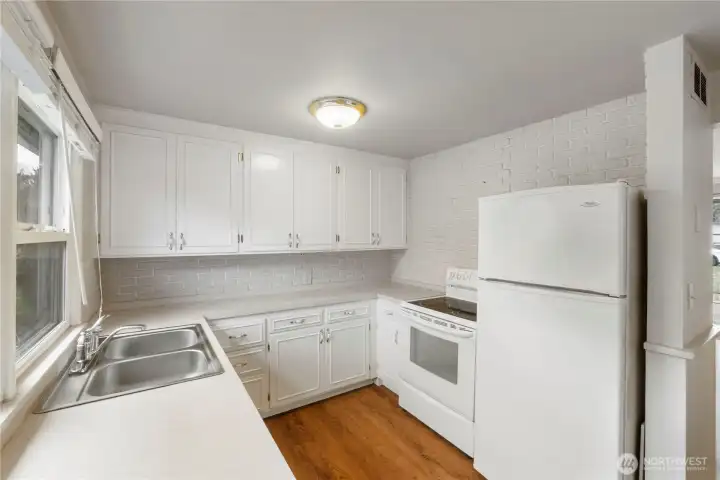 U shaped Kitchen for ease of working and plenty of countertops to prepare food from