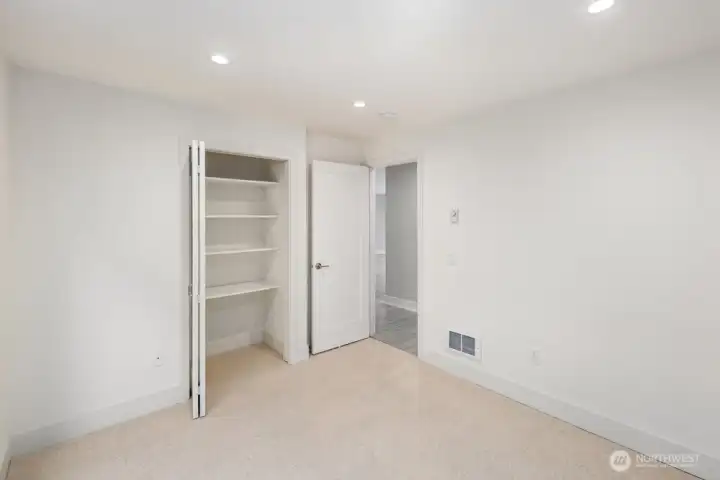 2nd Bedroom Closet and Entrance