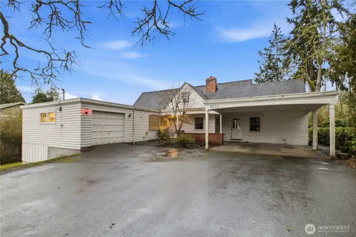 Main house located on American Lake!