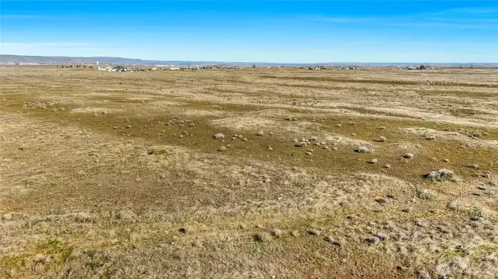 About 20 minutes from Moses Lake.