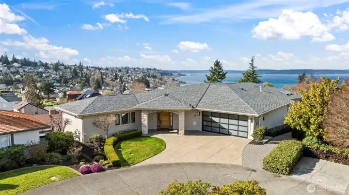 Manicured grounds and a grand circular drive lead to an entrance that is as impressive as the panoramic views that surround it.