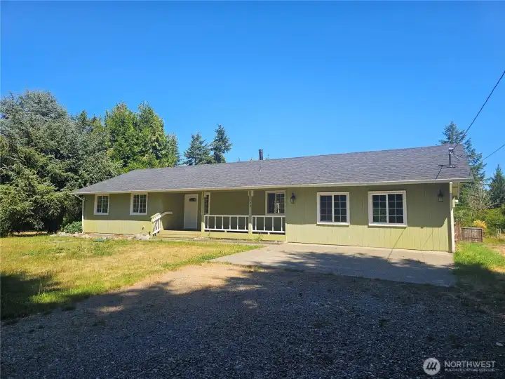 3 bedrooms with a bonus room and a den! 3 bedrooms with a bonus room and a den!