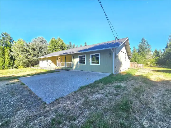 Sitting on over an acre, this home is perfect for that hobby farmer! Sitting on over an acre, this home is perfect for that hobby farmer!