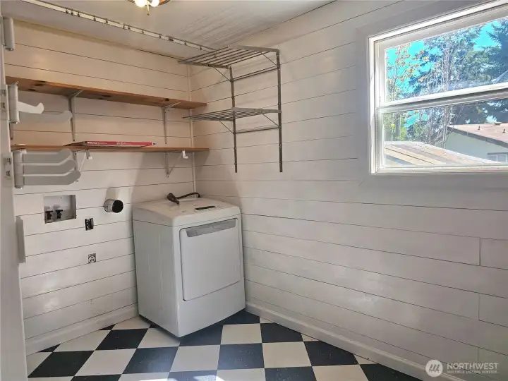 Laudry/mudroom plenty of storage space Laudry/mudroom plenty of storage space