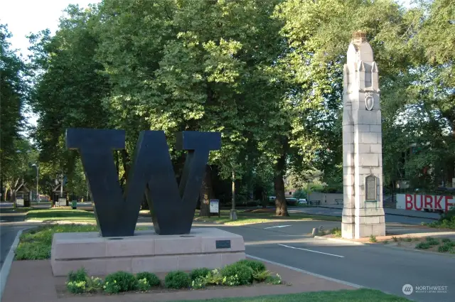 Quick 9-10 minute walk to University of Washington Campus.  GO DAWGS!!!