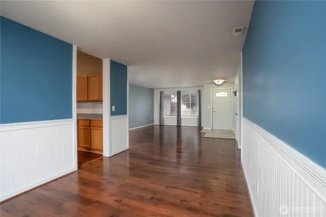 Large dining area for entertaining