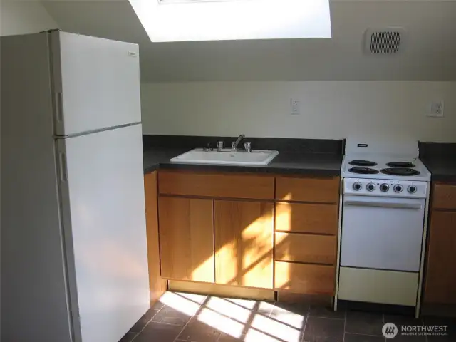 upper stove fridge