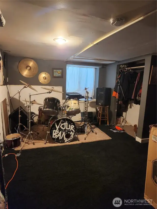 basement bedroom