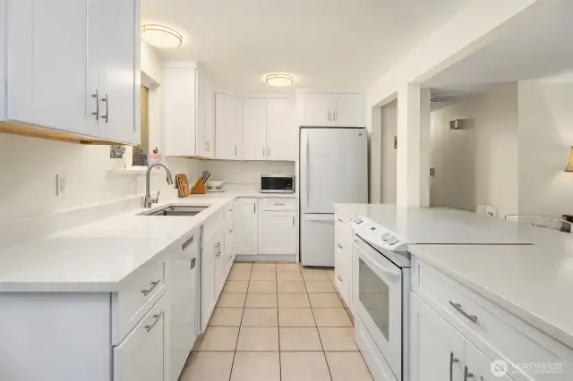Kitchen-all appliances stay
