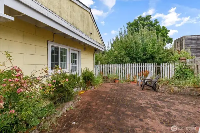 Lovely patio just needs a little cutting back and extra charirs!