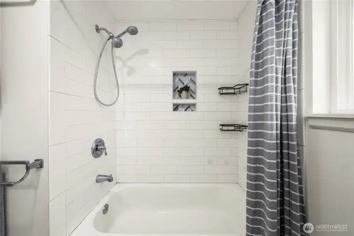 Main hallway full bathroom