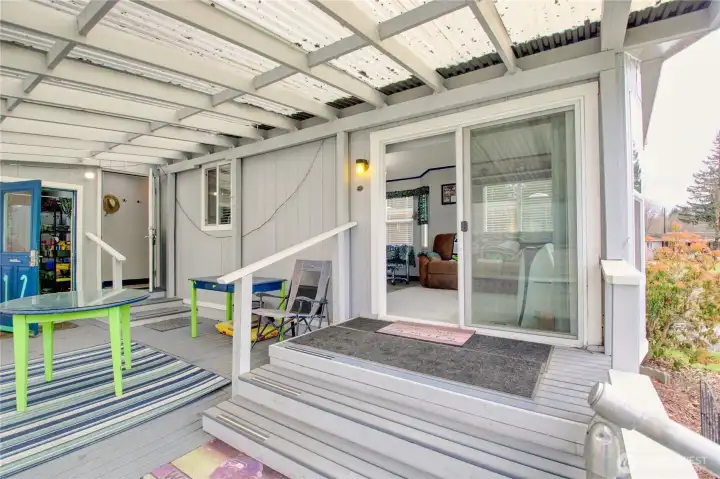 Nice large deck for enjoying the outdoors.