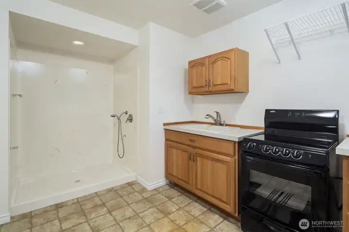 Downstairs mud room with Dog bath