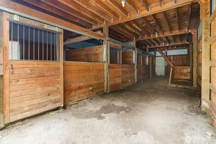 4 stall barn with hay loft