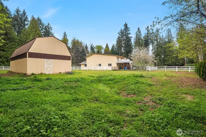 2 separate pastures full fenced